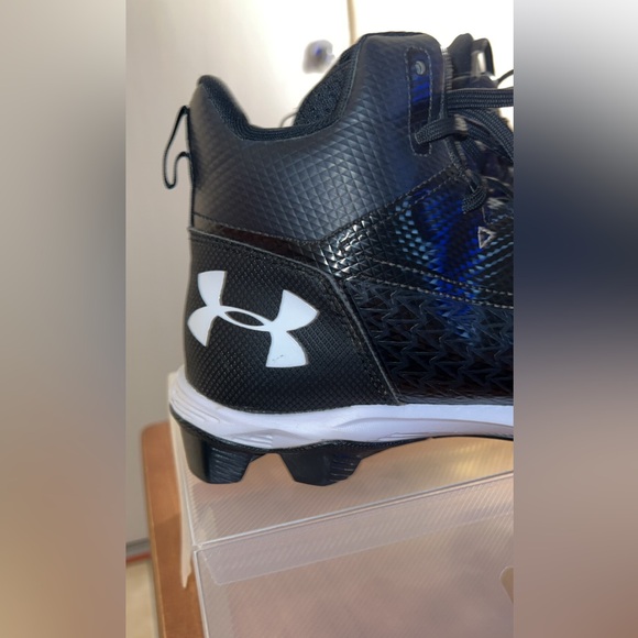 Under Armour football cleats black/white size 8 Mens. Good Condition - Picture 2 of 8